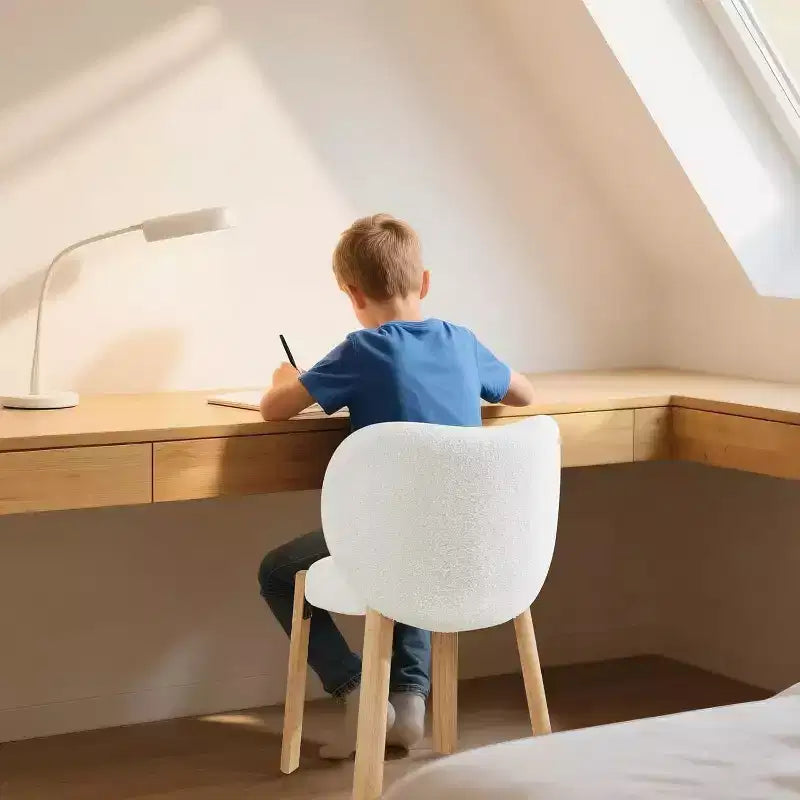 Jolie chaise décorative avec dossier Cœur, tabouret en tissu Teddy pour coiffeuse, bureau, chambre, salle à manger et salon