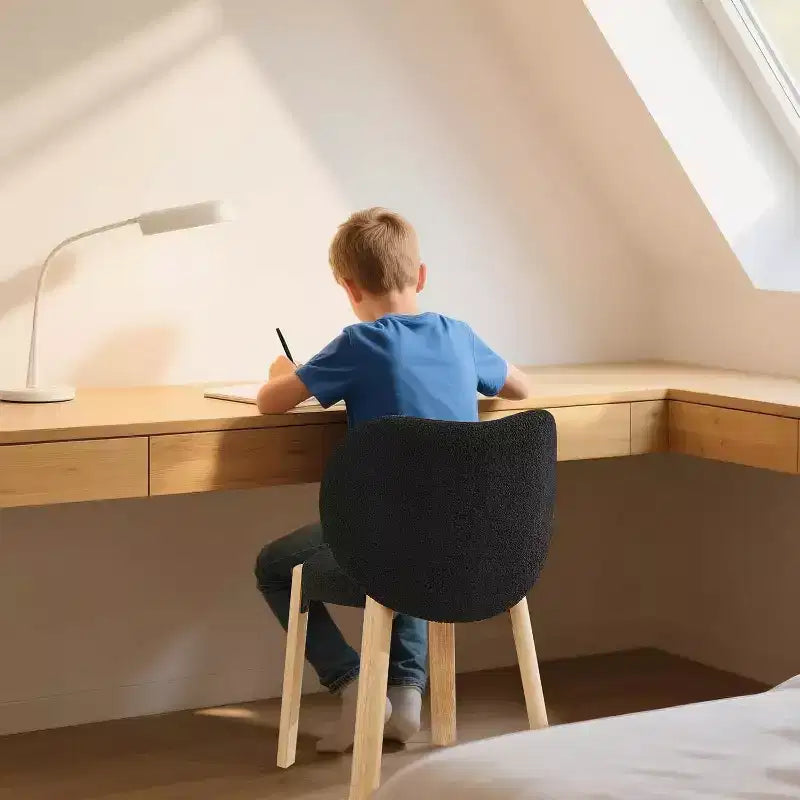 Jolie chaise décorative avec dossier Cœur, tabouret en tissu Teddy pour coiffeuse, bureau, chambre, salle à manger et salon