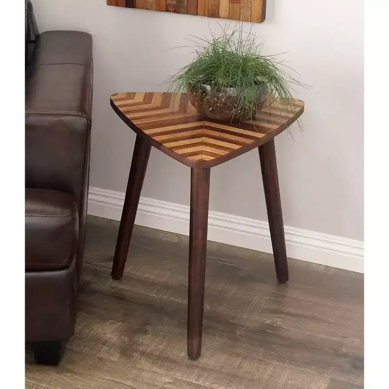 Table d'appoint moderne en bois de manguier marron foncé May : Compacte, pieds évasés, usage intérieur