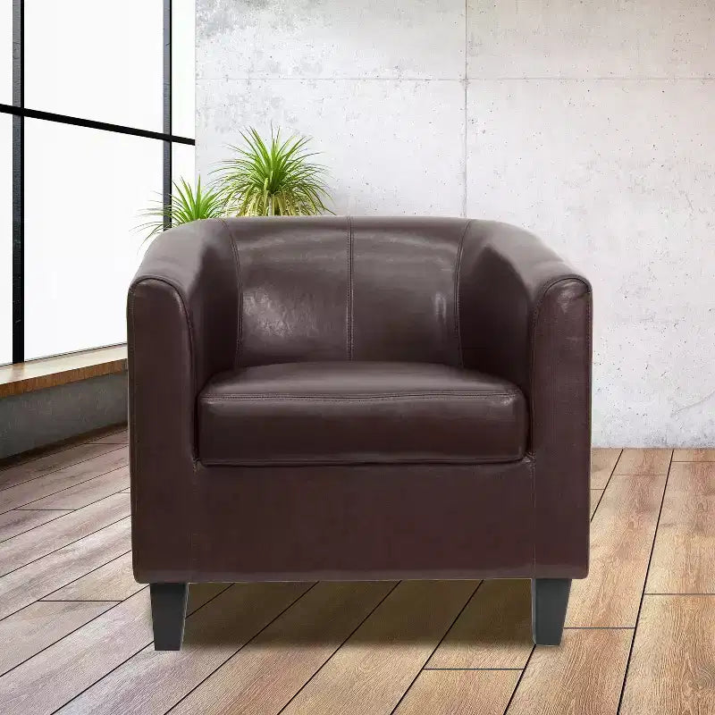 Fauteuil en cuir avec accoudoirs inclinés Chaise décorative