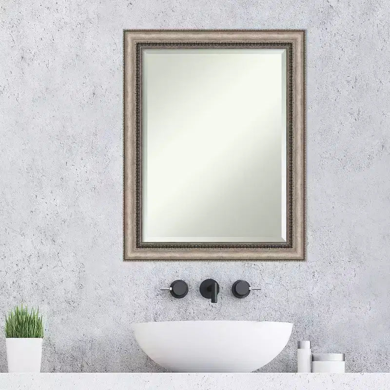 Miroir mural de salle de bain encadré orné argenté
